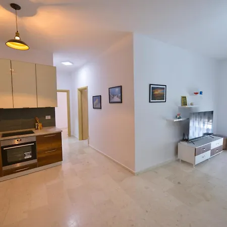 Beachside Hill Apartman *